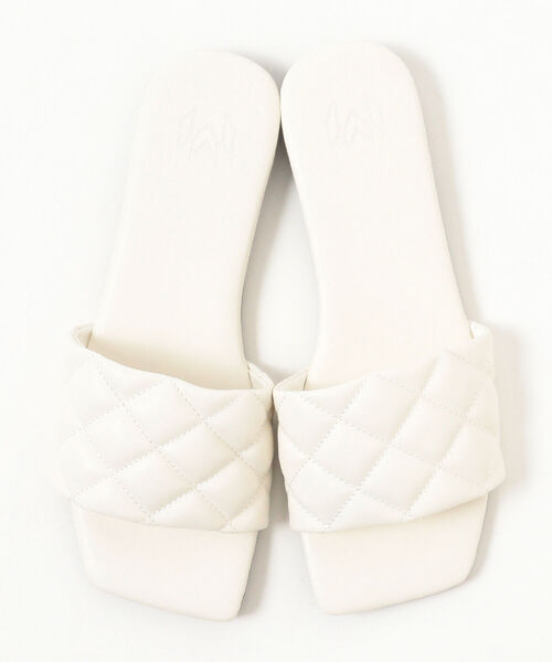 B:MING by BEAMS（ビーミングバイビームス）の「MALVADOS / キルトステッチ サンダル（サンダル・レディース・ホワイト/ブラック・8/9/7/5/6）」の6枚目の写真