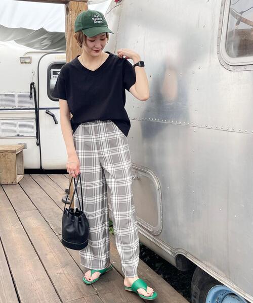 coen（コーエン）の「［UVカット機能付き］USAコットンVネックTシャツ#（Tシャツ/カットソー・レディース・ブラック/ライトピンク/ホワイト/ターコイズブルー/オリーブ/ダークグレー・L/M）」の12枚目の写真