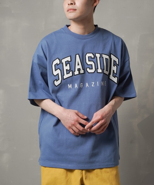 SPINNS(スピンズ)の「【ビッグシルエット】SEASIDEカレッジロゴTシャツ(Tシャツ/カットソー・メンズ・ホワイト/ピンク/グリーン/ダークブルー/スミクロ/オレンジ・ONESIZE)」の4枚目の写真