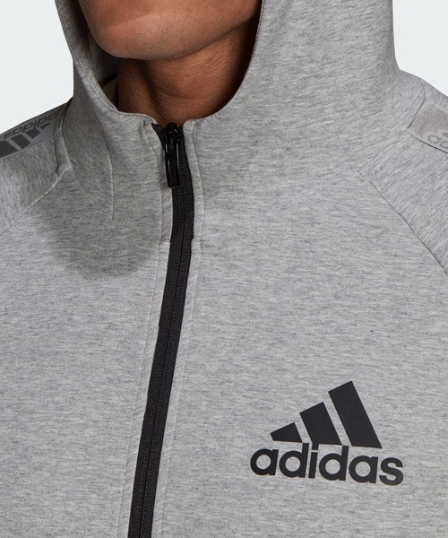 美品 アディダス クライマプルーフ ロゴジッパー ストライプ モーションロゴ adidas（アディダス）の「AEROREADY デザインド トゥ ムーブ