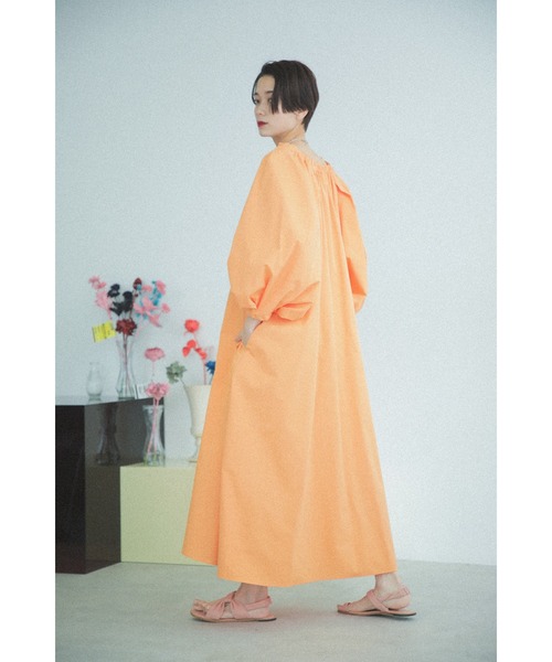 mag.by c(マグバイシー)の「(mag.by c)ボリュームスリーブワンピース(ワンピース・レディース・ブラック/グリーン/オレンジ・ONE SIZE)」の13枚目の写真