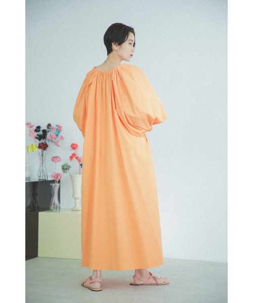 mag.by c(マグバイシー)の「(mag.by c)ボリュームスリーブワンピース(ワンピース・レディース・ブラック/グリーン/オレンジ・ONE SIZE)」の14枚目の写真