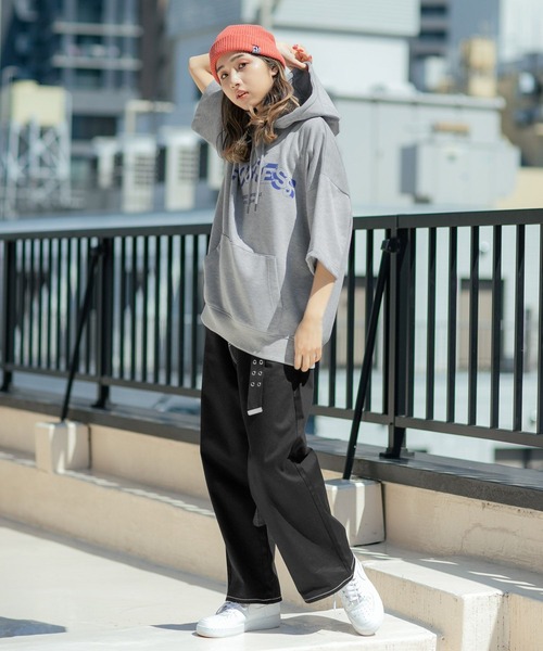 PBLIM(ページボーイリム)の「【PAGEBOYLIM】リッタイロゴフーディ(パーカー・レディース・ブラック/グレー・MEDIUM/LARGE)」の7枚目の写真