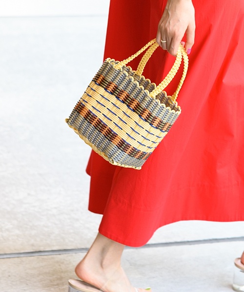 U by SPICK&SPAN SELECT（ユーバイスピックアンドスパンセレクト）の「【SCONI(スコーニ)】 MINI BASKET STANDARD（ハンドバッグ・レディース・ブラウン/ブルー・FREE）」の2枚目の写真