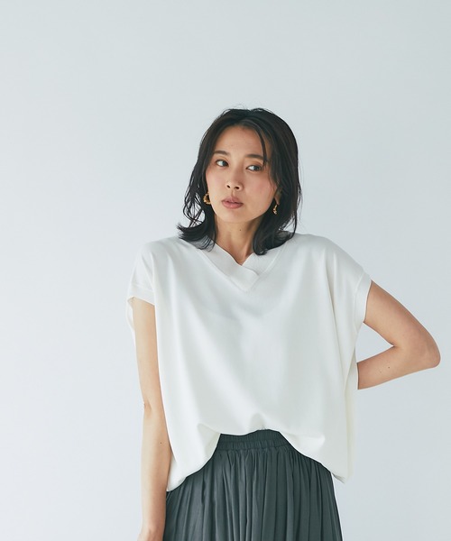 RIVE DROITE(リヴドロワ)の「クールタッチUVVネックワイドニット(ニット/セーター・レディース・ブラック/オフホワイト/グリーン/キャメル・FREE)」の12枚目の写真