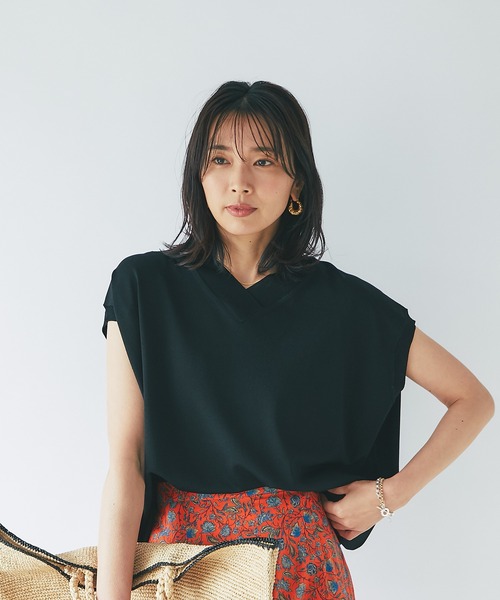 RIVE DROITE(リヴドロワ)の「クールタッチUVVネックワイドニット(ニット/セーター・レディース・ブラック/オフホワイト/グリーン/キャメル・FREE)」の6枚目の写真