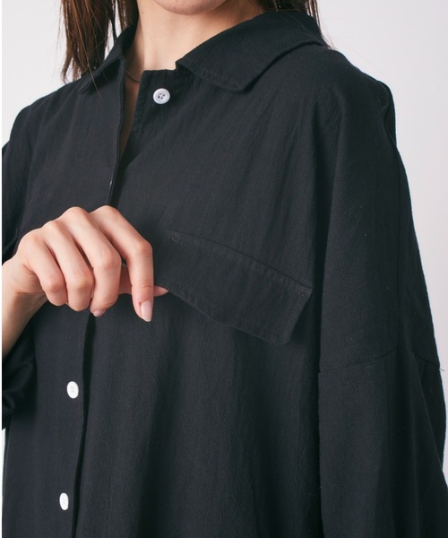MAISON BREEZE(メゾンブリーズ)の「ナチュラルなシワ感でお手入れ楽々♪【MAISON BREEZE】パッカリングロングシャツワンピース SCCH(ワンピース・レディース・ブラック/ベージュ/グレー・FREE)」の6枚目の写真