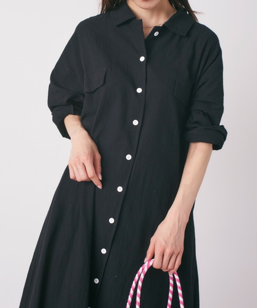 MAISON BREEZE(メゾンブリーズ)の「ナチュラルなシワ感でお手入れ楽々♪【MAISON BREEZE】パッカリングロングシャツワンピース SCCH(ワンピース・レディース・ブラック/ベージュ/グレー・FREE)」の4枚目の写真