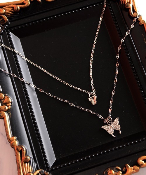 VIBGYOR Women（ヴィブジョー　ウィメン）の「【float】2連 バタフライ チャーム ネックレス（ネックレス・レディース・シルバー/ゴールド/ゴールド系・FREE）」の15枚目の写真