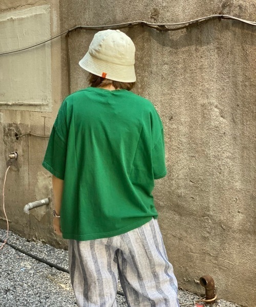 MANASTASH（マナスタッシュ）の「MANASTASH/マナスタッシュ　カレッジプリントティー（Tシャツ/カットソー・レディース・ホワイト/パープル/グリーン・F）」の7枚目の写真