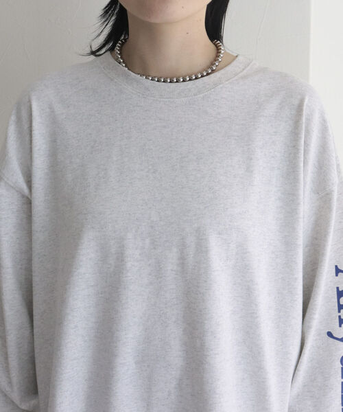 fredy emue(フレディエミュ)の「Anything袖ロゴ ロンT(Tシャツ/カットソー・レディース・ライトグレー/ネイビー/オフホワイト・38)」の8枚目の写真