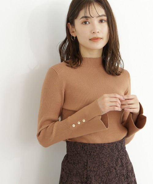 NATURAL BEAUTY BASIC（ナチュラルビューティーベーシック）の「フレアカフス釦ニット（ニット/セーター・レディース・チャコールグレー/ブルー/キャメル/イエロー・MEDIUM）」の4枚目の写真