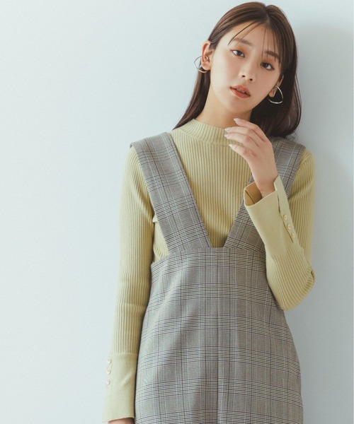 NATURAL BEAUTY BASIC（ナチュラルビューティーベーシック）の「フレアカフス釦ニット（ニット/セーター・レディース・チャコールグレー/ブルー/キャメル/イエロー・MEDIUM）」の3枚目の写真