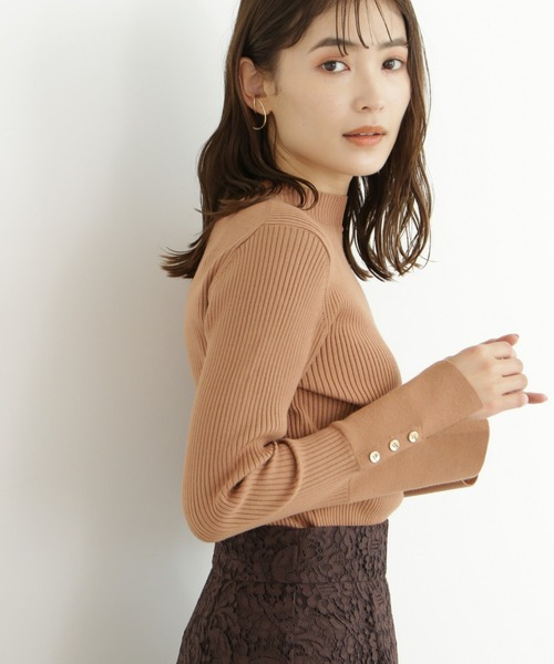 NATURAL BEAUTY BASIC（ナチュラルビューティーベーシック）の「フレアカフス釦ニット（ニット/セーター・レディース・チャコールグレー/ブルー/キャメル/イエロー・MEDIUM）」の12枚目の写真