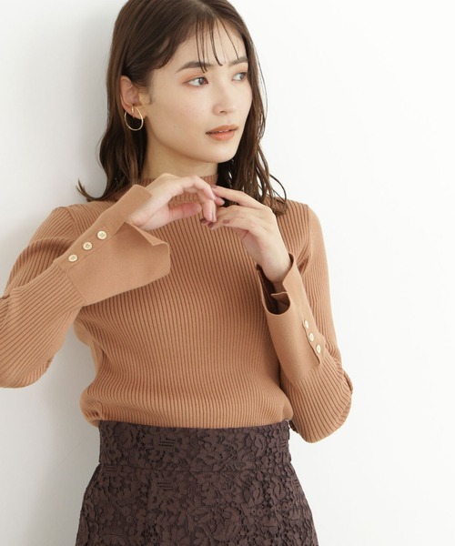 NATURAL BEAUTY BASIC（ナチュラルビューティーベーシック）の「フレアカフス釦ニット（ニット/セーター・レディース・チャコールグレー/ブルー/キャメル/イエロー・MEDIUM）」の6枚目の写真
