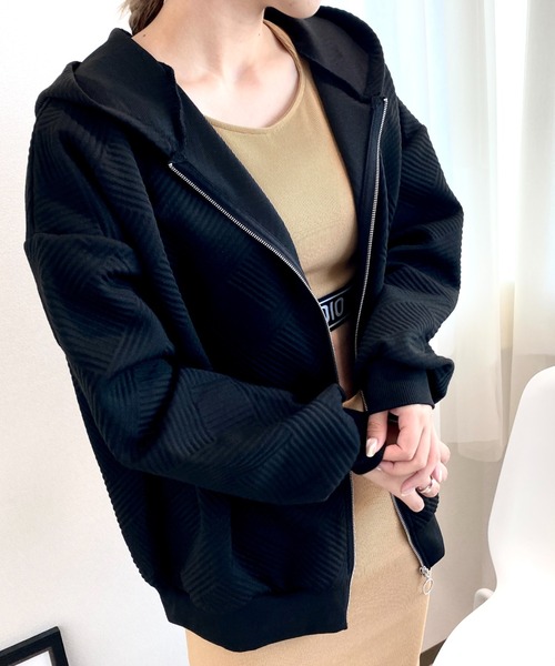CECIL McBEE（セシルマクビー）の「膨れジャガードジップアップパーカー（パーカー・レディース・モカ/ブルー/ブラック・MEDIUM/LARGE）」の2枚目の写真