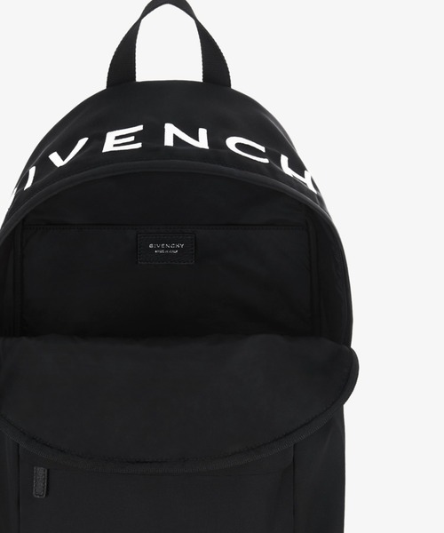 GIVENCHY（ジバンシイ）の「ESSENTIAL U BACKPACK（バックパック/リュック・メンズ・ブラック・FREE）」の2枚目の写真