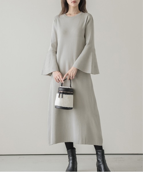 AMELY(エミリー)の「フレア袖ワンピーズ(ワンピース・レディース・ブラック/ネイビー/ベージュ/ライトグレー・フリー)」の11枚目の写真