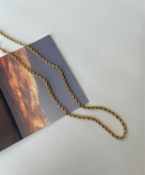 prose verse(プロズヴェール)の「〈サージカルステンレス〉ツイストチェーンネックレス(ネックレス・レディース・シルバー/ゴールド・フリ-)」の2枚目の写真