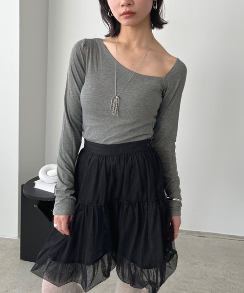 Jewelobe(ジュエローブ)の「アシンメトリーカットアウトトップス(Tシャツ/カットソー・レディース・ブラック/アイボリー/グレー/ブラウン・FREE)」の4枚目の写真
