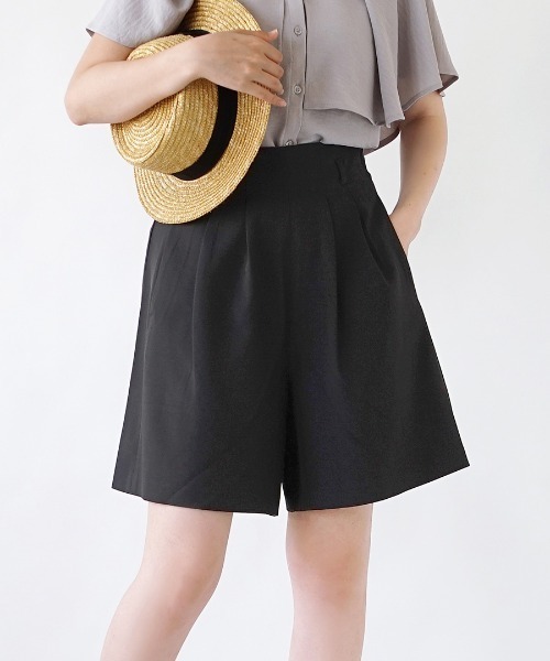 e-zakkamania stores（イーザッカマニアストアーズ）の「ハイウエスト タックショートパンツ（その他パンツ・レディース・グレイッシュベージュ/ブラック・フリー）」の2枚目の写真