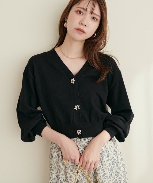 natural couture(ナチュラルクチュール)の「キラキラビジューカーディガン(カーディガン/ボレロ・レディース・グレイッシュベージュ/ブラック/アイボリー/ブルー/モカ・FREE)」の3枚目の写真