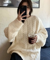 ケーブル編みプルオーバーニット