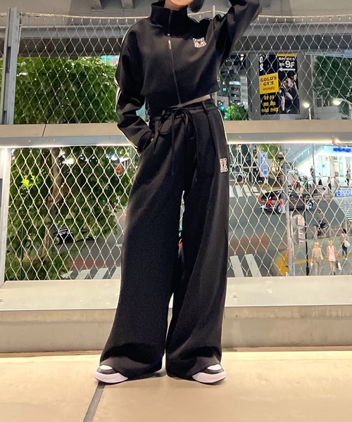 STRAY SHEEP（ストレイシープ）の「[STRAY SHEEP]ロゴ刺繍ワイドトラックパンツ（スウェットパンツ・メンズ・ブラック・MEDIUM/SMALL）」の6枚目の写真