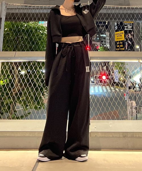 STRAY SHEEP（ストレイシープ）の「[STRAY SHEEP]ロゴ刺繍ワイドトラックパンツ（スウェットパンツ・メンズ・ブラック・MEDIUM/SMALL）」の8枚目の写真