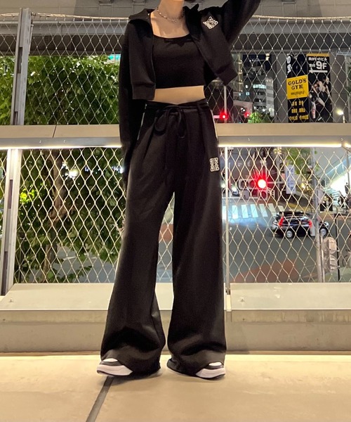 STRAY SHEEP（ストレイシープ）の「[STRAY SHEEP]ロゴ刺繍ワイドトラックパンツ（スウェットパンツ・メンズ・ブラック・MEDIUM/SMALL）」の9枚目の写真