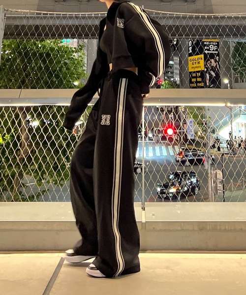 STRAY SHEEP（ストレイシープ）の「[STRAY SHEEP]ロゴ刺繍ワイドトラックパンツ（スウェットパンツ・メンズ・ブラック・MEDIUM/SMALL）」の10枚目の写真