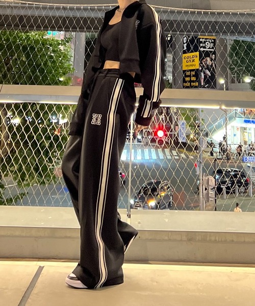 STRAY SHEEP（ストレイシープ）の「[STRAY SHEEP]ロゴ刺繍ワイドトラックパンツ（スウェットパンツ・メンズ・ブラック・MEDIUM/SMALL）」の12枚目の写真