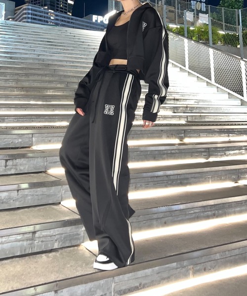 STRAY SHEEP（ストレイシープ）の「[STRAY SHEEP]ロゴ刺繍ワイドトラックパンツ（スウェットパンツ・メンズ・ブラック・MEDIUM/SMALL）」の15枚目の写真