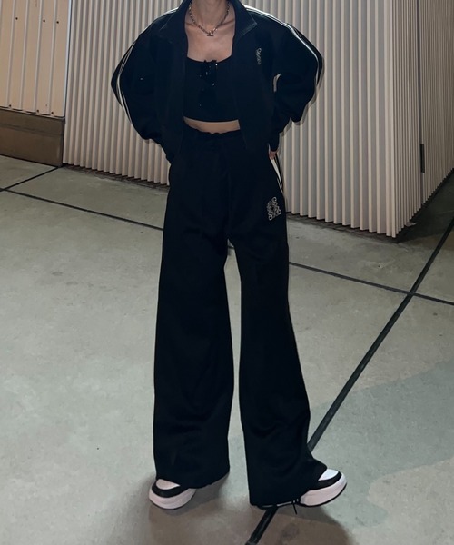 STRAY SHEEP（ストレイシープ）の「[STRAY SHEEP]ロゴ刺繍ワイドトラックパンツ（スウェットパンツ・メンズ・ブラック・MEDIUM/SMALL）」の17枚目の写真