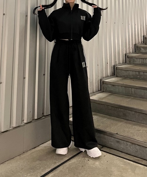 STRAY SHEEP（ストレイシープ）の「[STRAY SHEEP]ロゴ刺繍ワイドトラックパンツ（スウェットパンツ・メンズ・ブラック・MEDIUM/SMALL）」の20枚目の写真