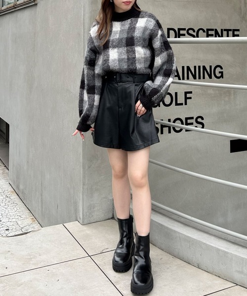 INGNI（イング）の「ショート丈チェック柄シャギーニット（ニット/セーター・レディース・ブラック/ブルー/マスタード・M）」の7枚目の写真