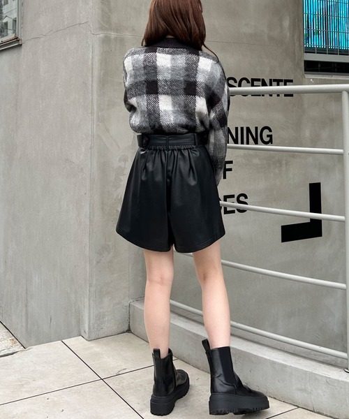 INGNI（イング）の「ショート丈チェック柄シャギーニット（ニット/セーター・レディース・ブラック/ブルー/マスタード・M）」の9枚目の写真