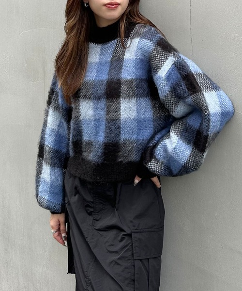 INGNI（イング）の「ショート丈チェック柄シャギーニット（ニット/セーター・レディース・ブラック/ブルー/マスタード・M）」の15枚目の写真