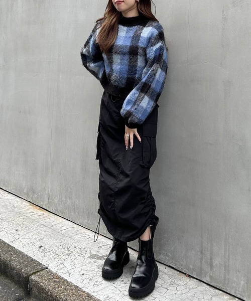 INGNI（イング）の「ショート丈チェック柄シャギーニット（ニット/セーター・レディース・ブラック/ブルー/マスタード・M）」の10枚目の写真