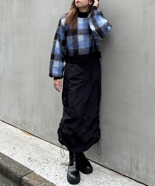 INGNI（イング）の「ショート丈チェック柄シャギーニット（ニット/セーター・レディース・ブラック/ブルー/マスタード・M）」の13枚目の写真