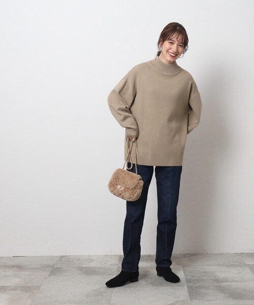 SHOO・LA・RUE(シューラルー)の「◆インしないスタイリングにも とろみ ハイネックニット【ここちイージー/体型カバー】(ニット/セーター・レディース・アイボリー/サンドベージュ/サックスブルー/ブラック/グリーン系・04/03/02)」の6枚目の写真