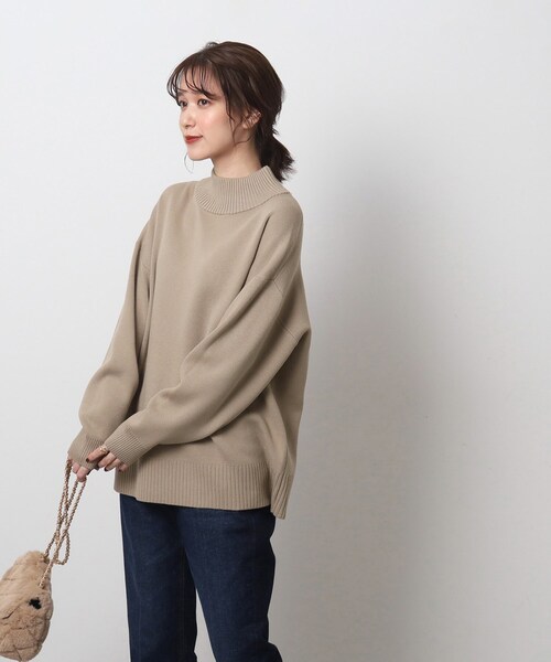 SHOO・LA・RUE(シューラルー)の「◆インしないスタイリングにも とろみ ハイネックニット【ここちイージー/体型カバー】(ニット/セーター・レディース・アイボリー/サンドベージュ/サックスブルー/ブラック/グリーン系・04/03/02)」の8枚目の写真