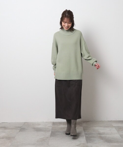 SHOO・LA・RUE(シューラルー)の「◆インしないスタイリングにも とろみ ハイネックニット【ここちイージー/体型カバー】(ニット/セーター・レディース・アイボリー/サンドベージュ/サックスブルー/ブラック/グリーン系・04/03/02)」の9枚目の写真