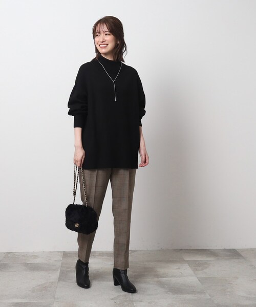 SHOO・LA・RUE(シューラルー)の「◆インしないスタイリングにも とろみ ハイネックニット【ここちイージー/体型カバー】(ニット/セーター・レディース・アイボリー/サンドベージュ/サックスブルー/ブラック/グリーン系・04/03/02)」の15枚目の写真