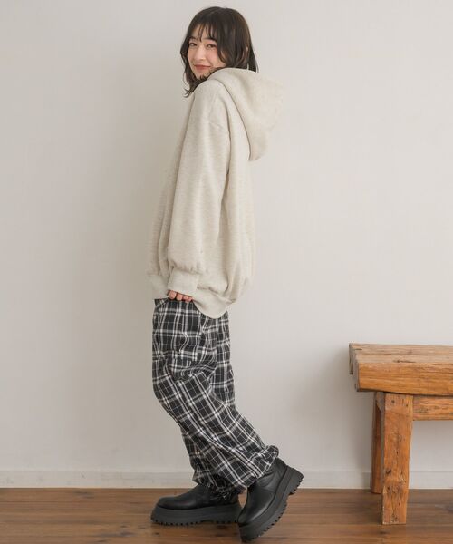 RETRO GIRL（レトロガール）の「フーディーBIGトレーナー（パーカー・レディース・ダークグレー/ブラック/ホワイト系その他・FREE）」の12枚目の写真