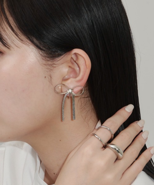 Aunt Marie's（アントマリーズ）の「リボンスネークチェーンイヤリング（イヤリング・レディース・ゴールド/シルバー・FREE）」の2枚目の写真