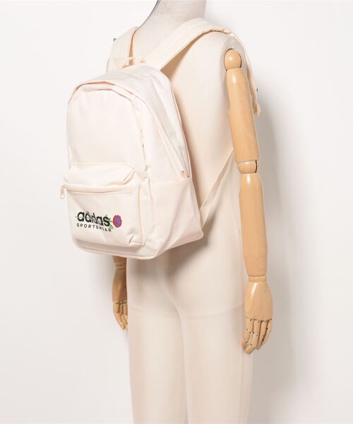 adidas アディダス　花　フラワー　白　ホワイト　リュック　バッグ adidas（アディダス）の「《adidas》ｳｨﾒﾝｽﾞﾌﾗﾜｰﾊﾞｯｸﾊﾟｯｸ（バック