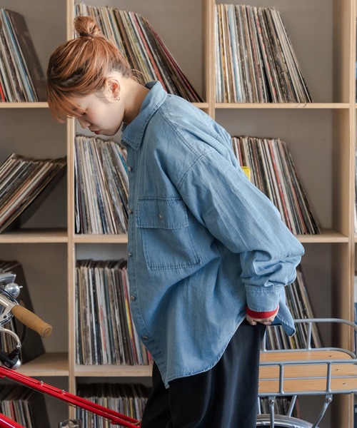 kutir(クティール)の「【M,L2サイズ展開】ダブルポケットデニムシャツ(シャツ/ブラウス・レディース・ライトインディゴブルー/ブラック/ライトブルー・MEDIUM/LARGE)」の6枚目の写真