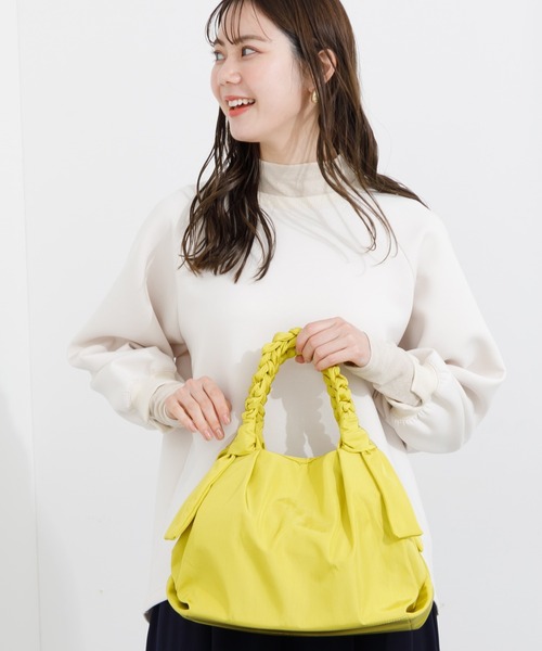 KATHARINE ROSS（キャサリンロス）の「【KATHARINE ROSS】タックナイロンバッグ（トートバッグ・レディース・イエロー/ミント/グレイッシュベージュ・MEDIUM）」の3枚目の写真