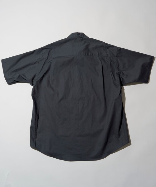 FREAK'S STORE（フリークスストア）の「限定展開 Relax Fit リラックスフィット S/S レギュラーカラーシャツ（シャツ/ブラウス・メンズ・ベージュ/ブルー系その他/サックスブルー/オリーブ/ブラック/チャコールグレー/ホワイト系その他/ホワイト・SMALL/LARGE/MEDIUM）」の21枚目の写真